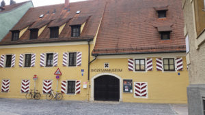 notice the Red and White shutters -- Franconia!